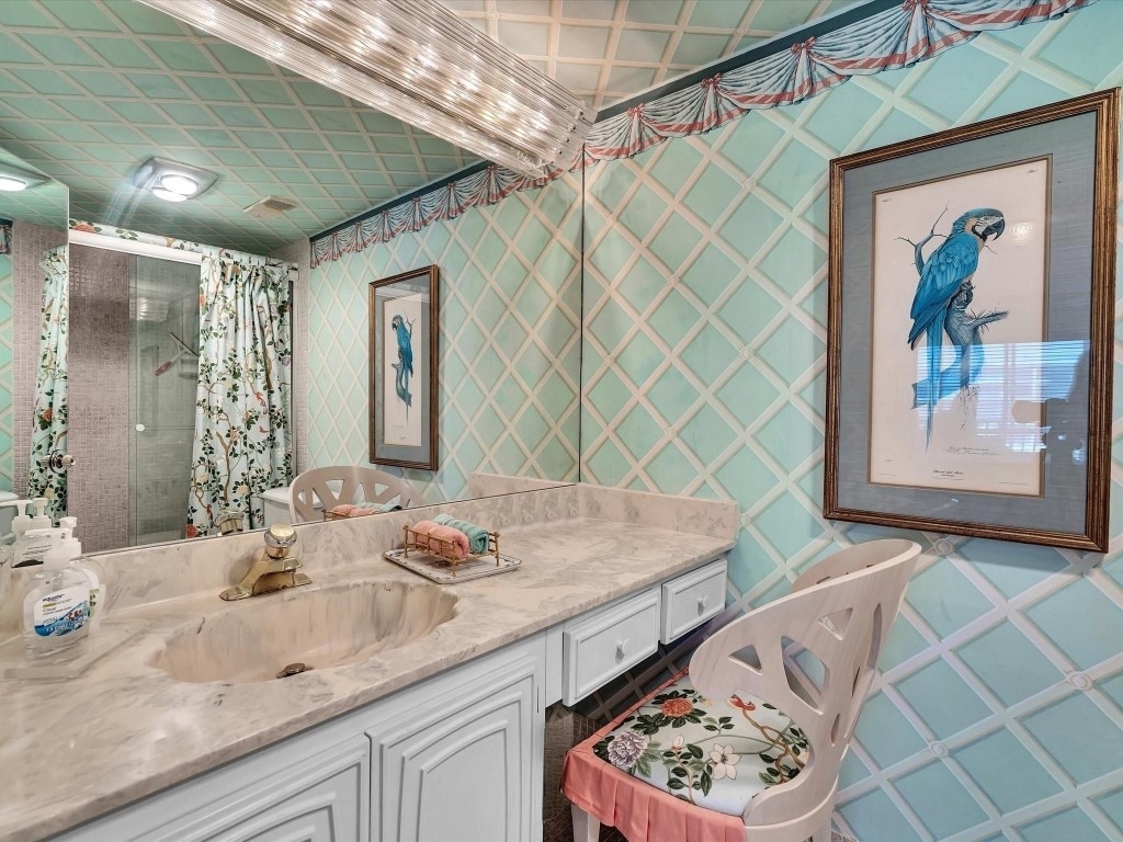 1537 E Hillsboro Boulevard - Photo 34