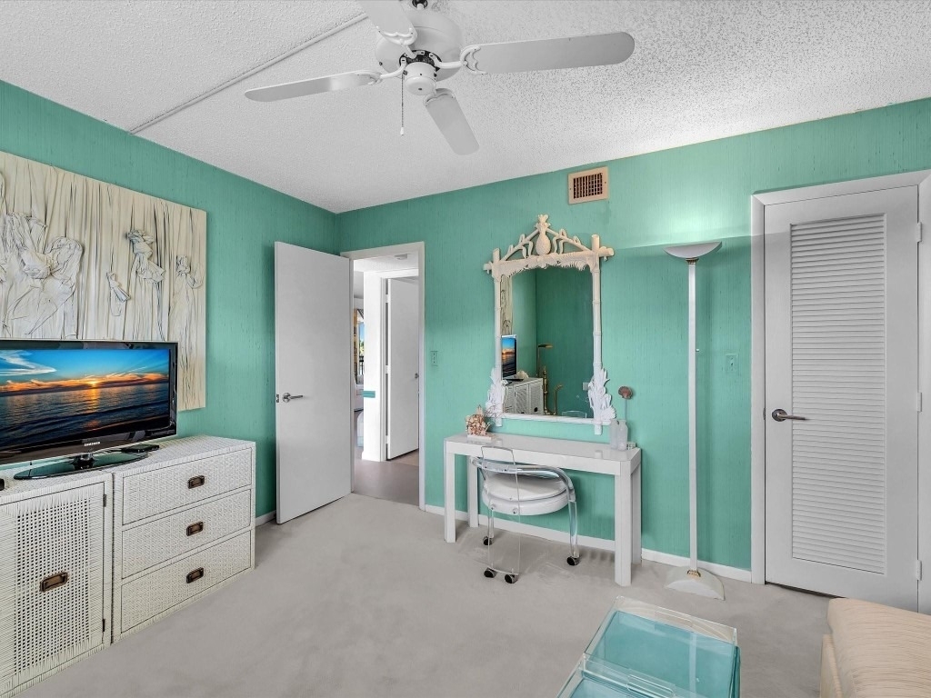 1537 E Hillsboro Boulevard - Photo 37
