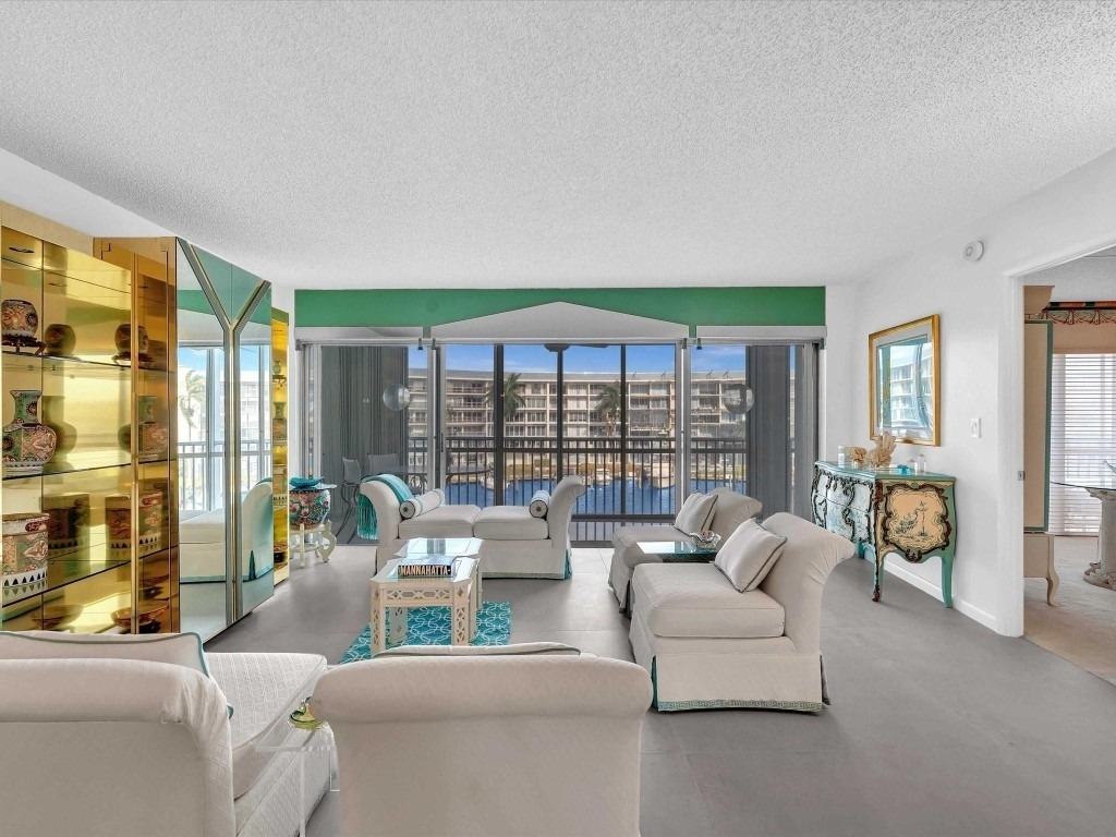 1537 E Hillsboro Boulevard - Photo 16