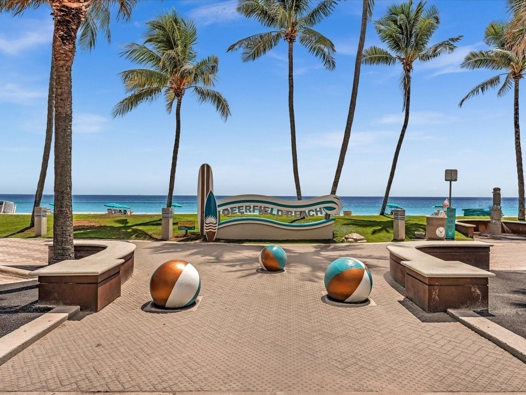 1537 E Hillsboro Boulevard - Photo 44