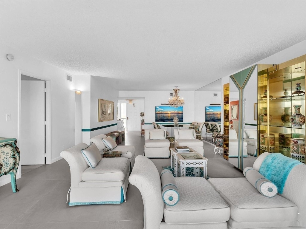 1537 E Hillsboro Boulevard - Photo 29