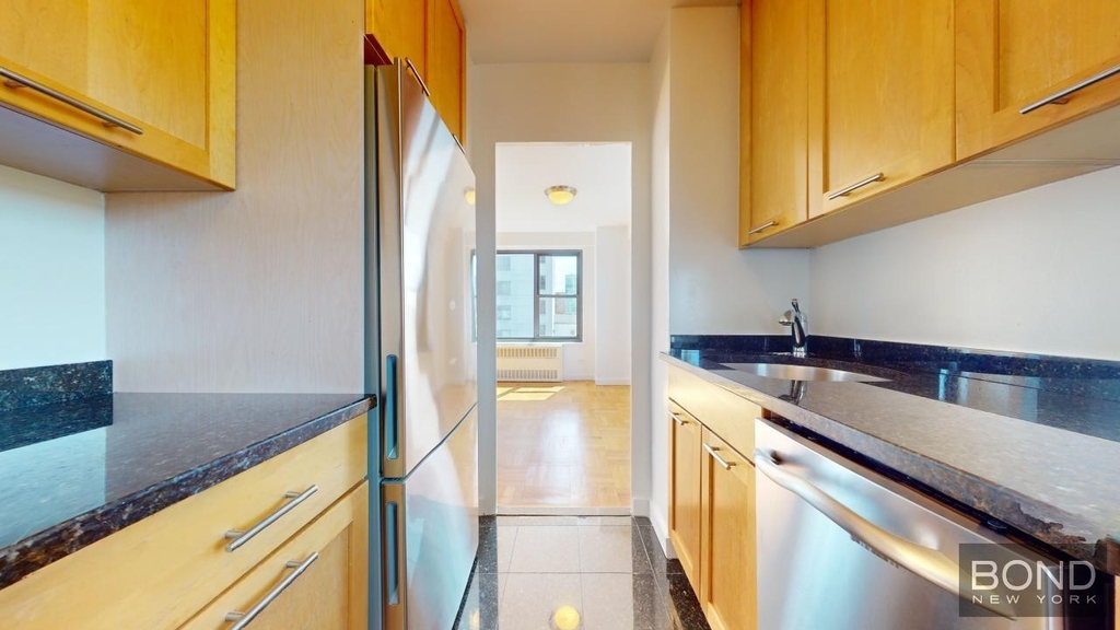 Fourth Avenue - Photo 2
