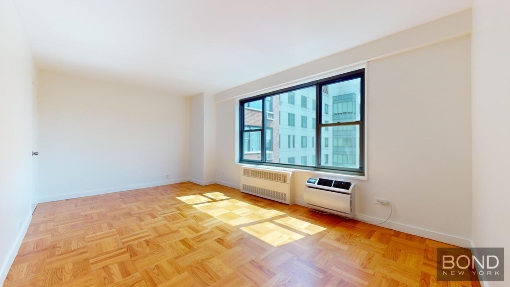 Fourth Avenue - Photo 5