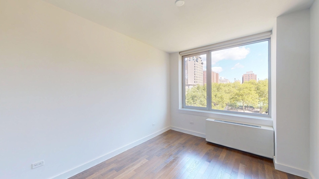 801 Amsterdam Ave - Photo 3