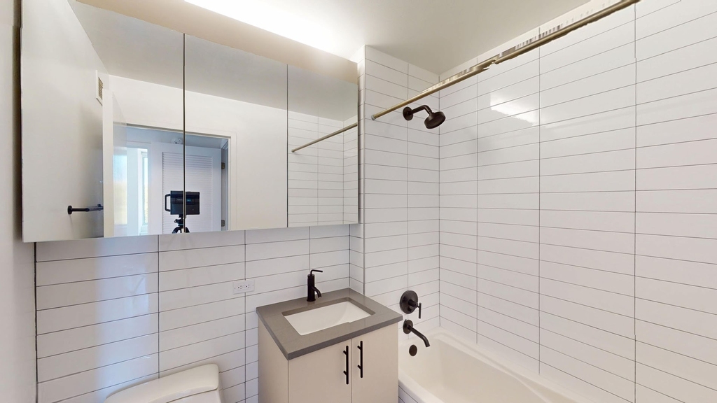 801 Amsterdam Ave - Photo 4