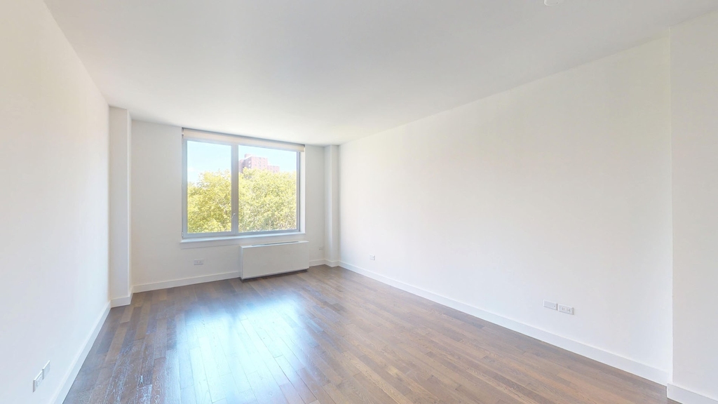 801 Amsterdam Ave - Photo 2