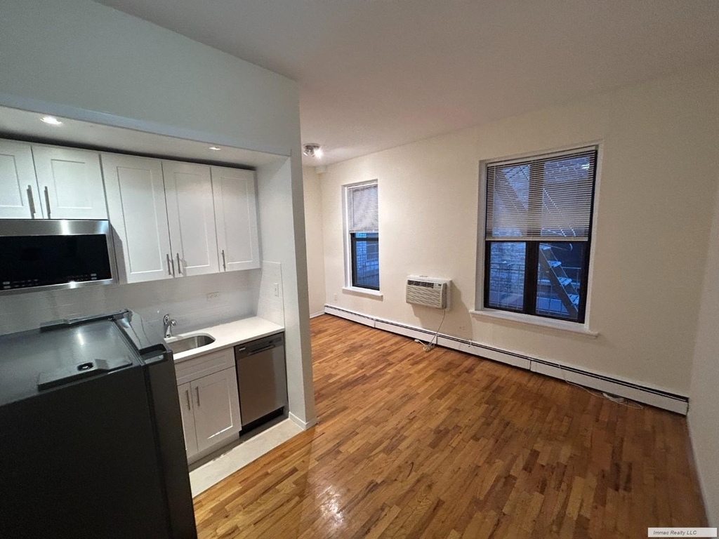293 Central Park W - Photo 1