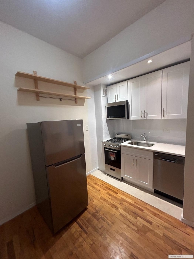 293 Central Park W - Photo 5