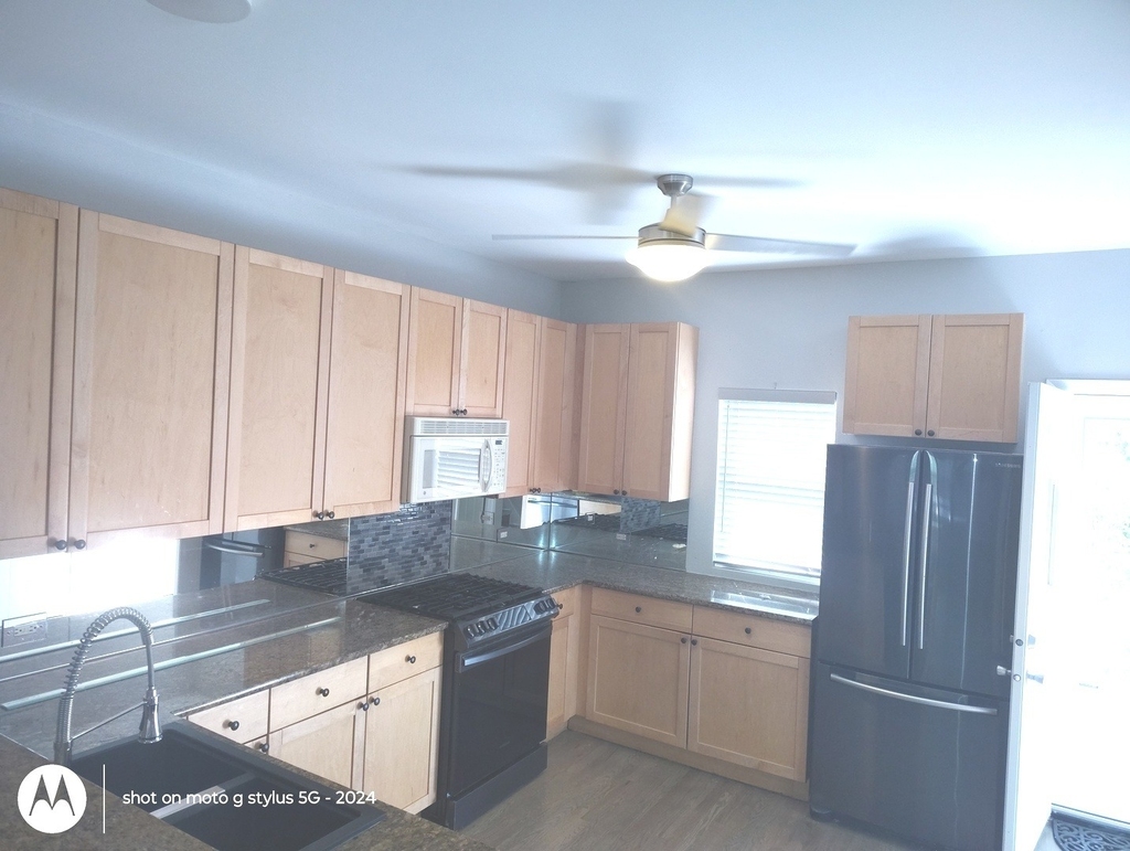 2367 E 70th Place - Photo 3