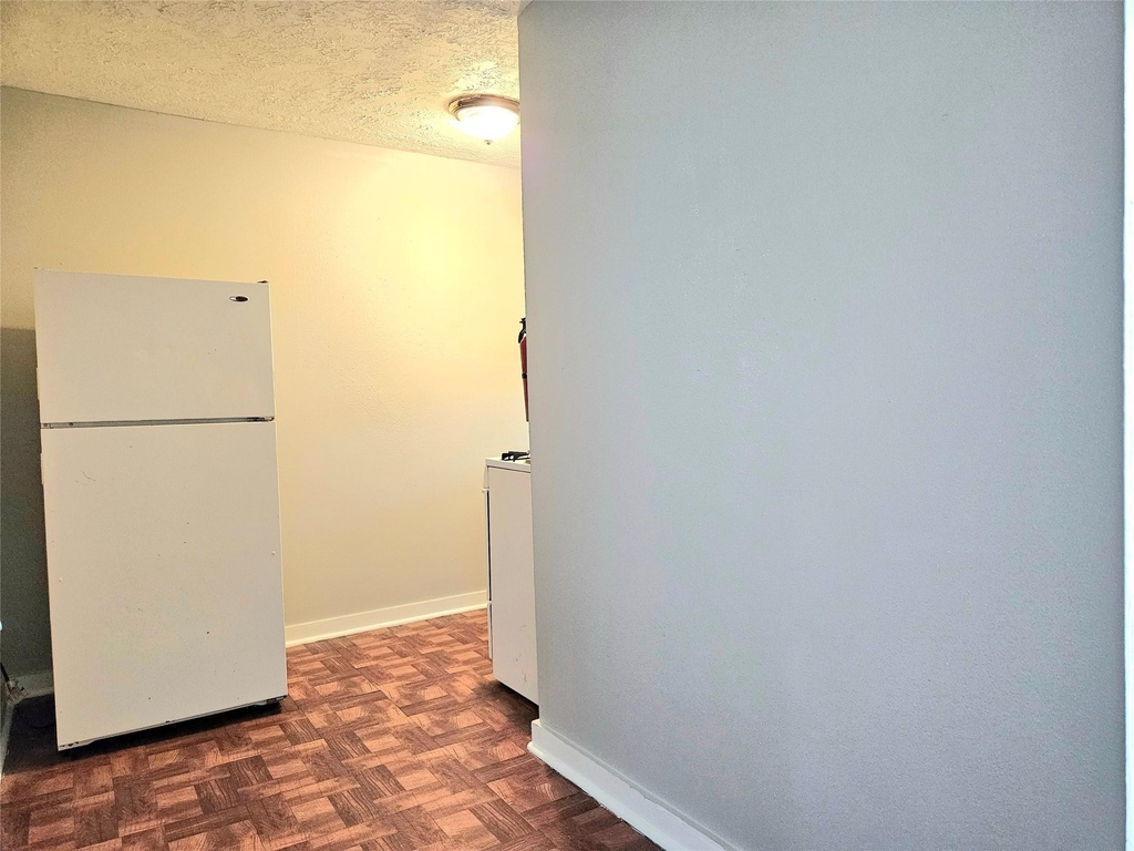 5008 Avenue S - Photo 3