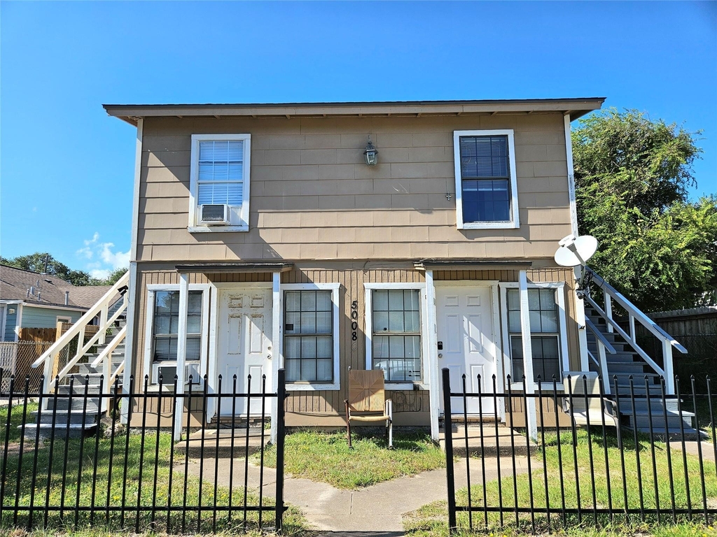 5008 Avenue S - Photo 0