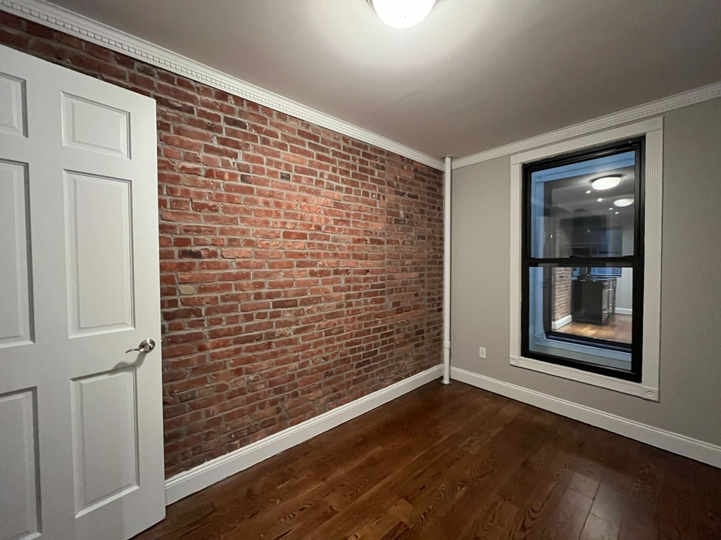 2BR in Hell's Kitchen - Photo 3