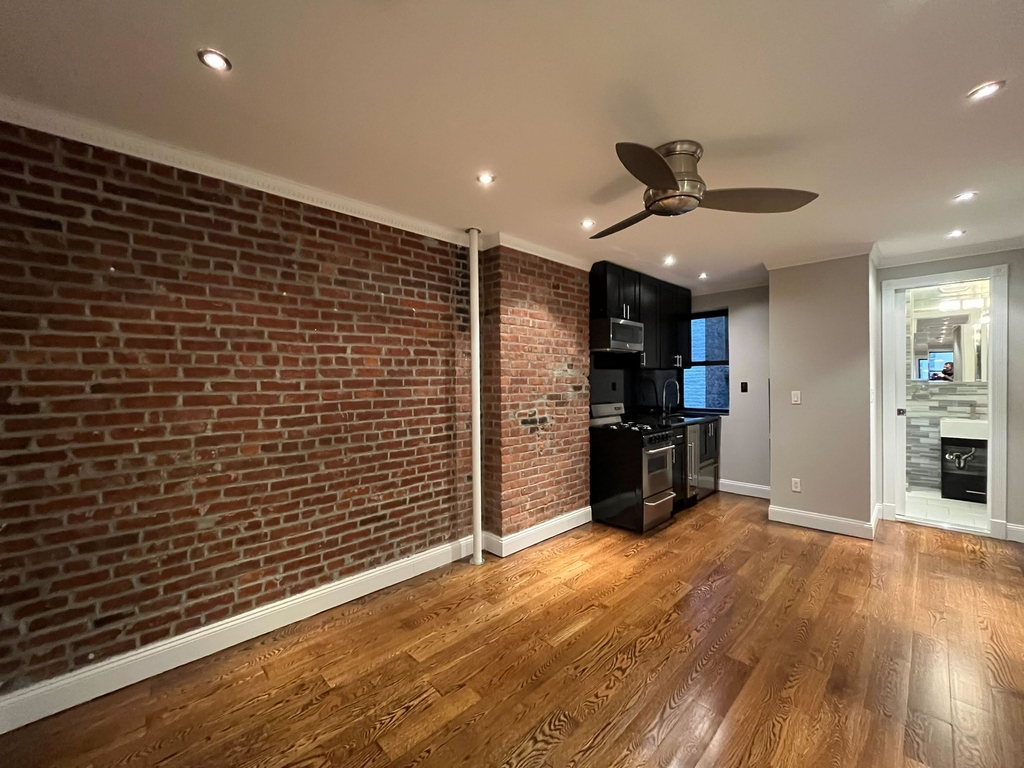2BR in Hell's Kitchen - Photo 0
