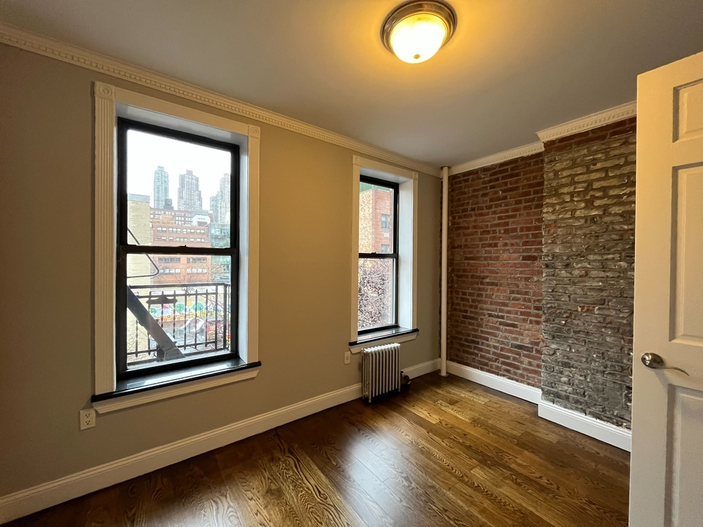 2BR in Hell's Kitchen - Photo 2