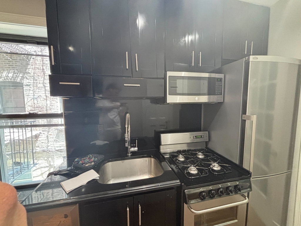 East 106th Street - Photo 3