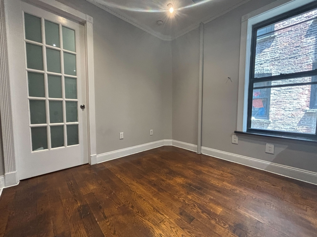 East 106th Street - Photo 4