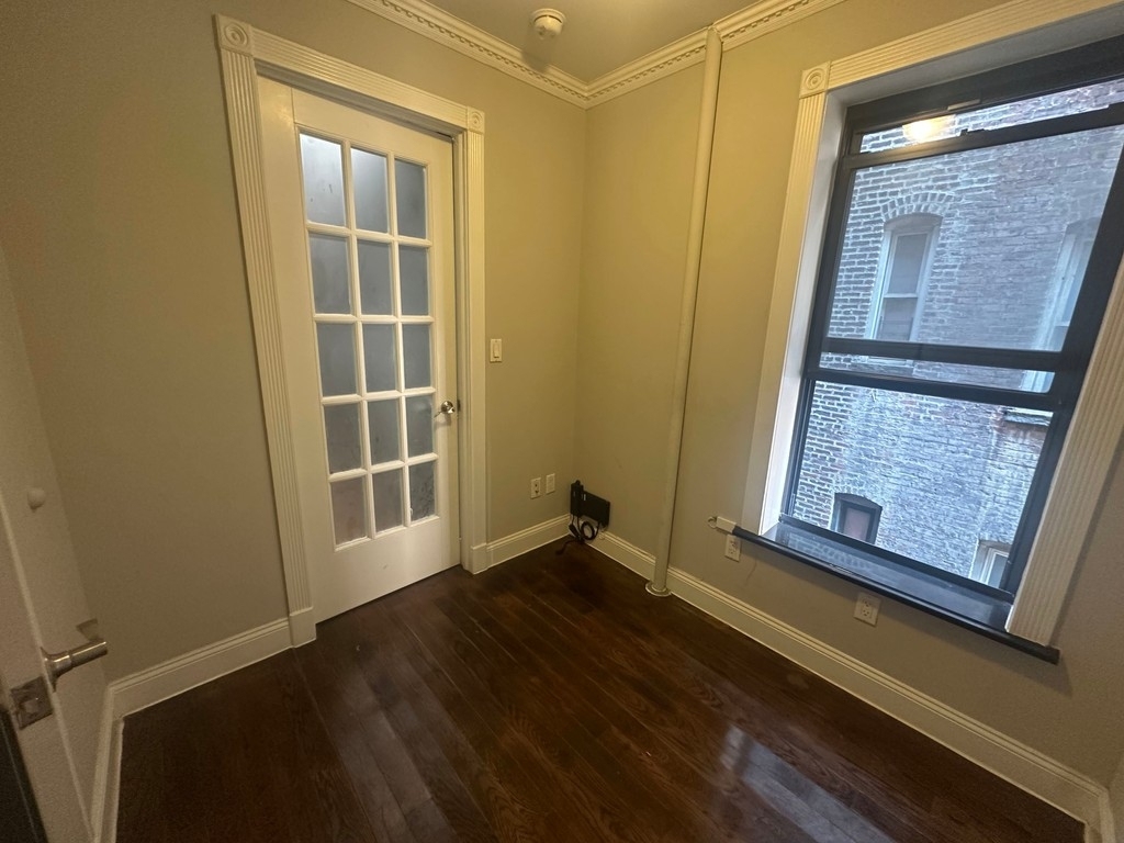 NO FEE 2BR in East Harlem - Photo 3