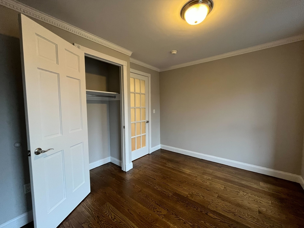 East 106th Street - Photo 4