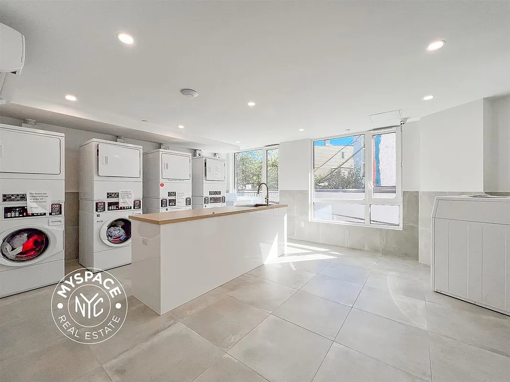 280 Meeker Avenue - Photo 8