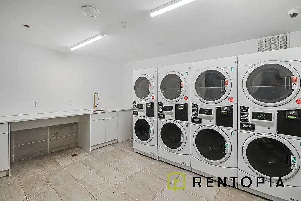 411 Meeker Avenue - Photo 3