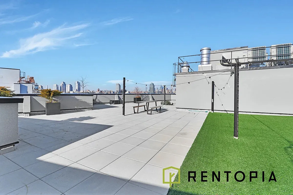 411 Meeker Avenue - Photo 5