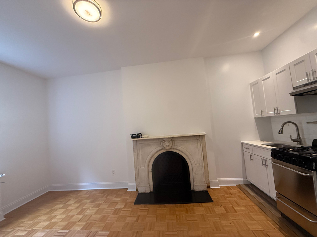 147 East 72nd Street - Photo 8