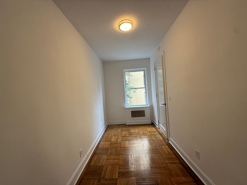 147 East 72nd Street - Photo 5