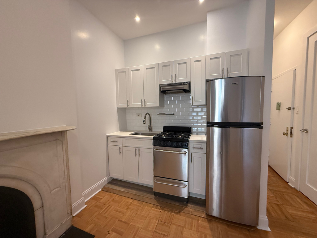 147 East 72nd Street - Photo 9