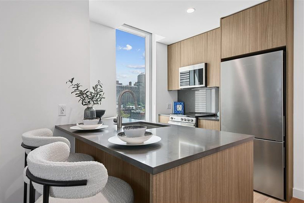 Dekalb Avenue - Photo 1