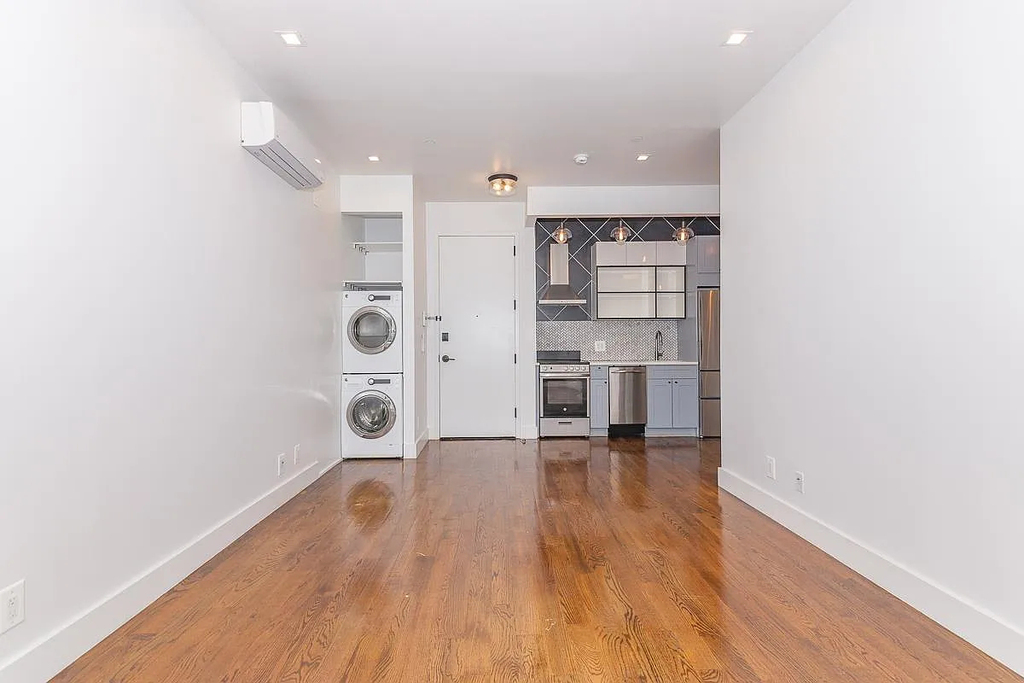 85 Graham Avenue - Photo 5