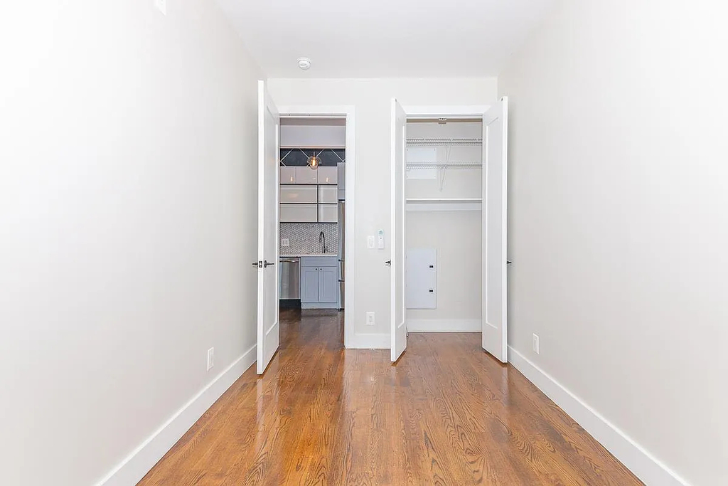 85 Graham Avenue - Photo 8