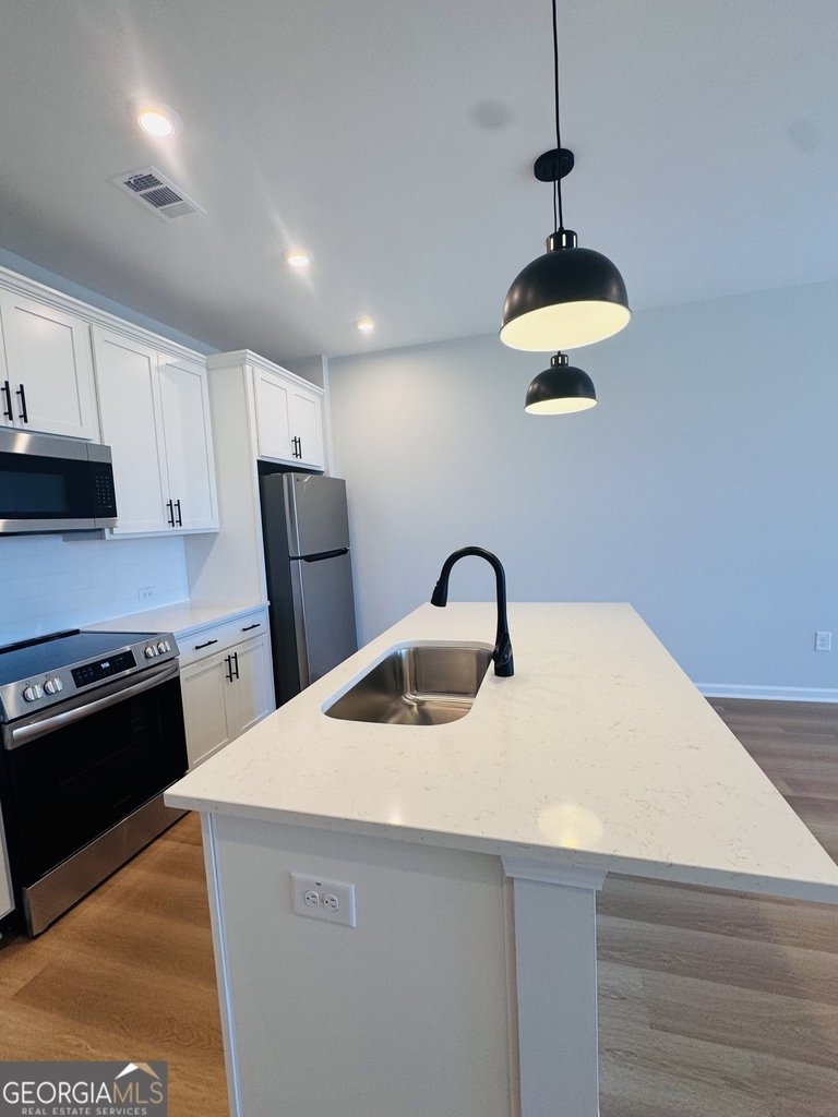 103 Park Ridge Circ — Listing History and Nearby Rentals