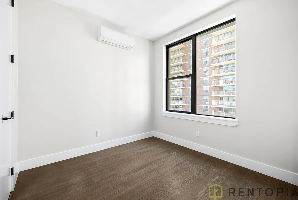 90 Manhattan Avenue - Photo 3