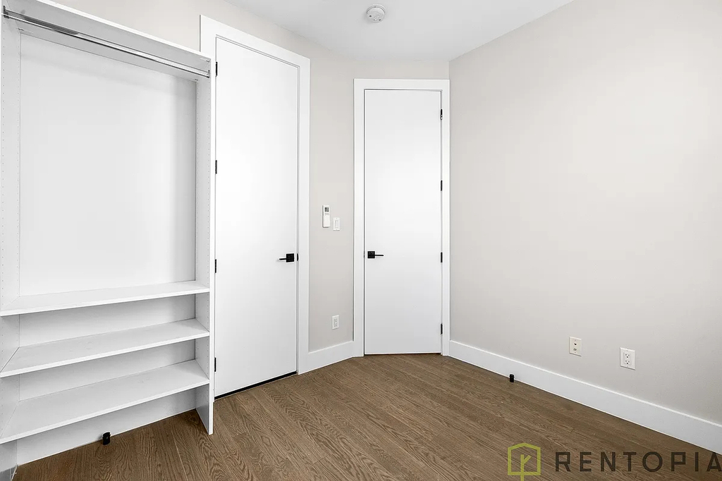 90 Manhattan Avenue - Photo 8