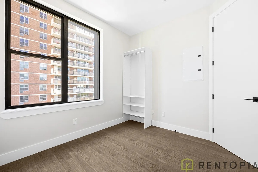 90 Manhattan Avenue - Photo 1