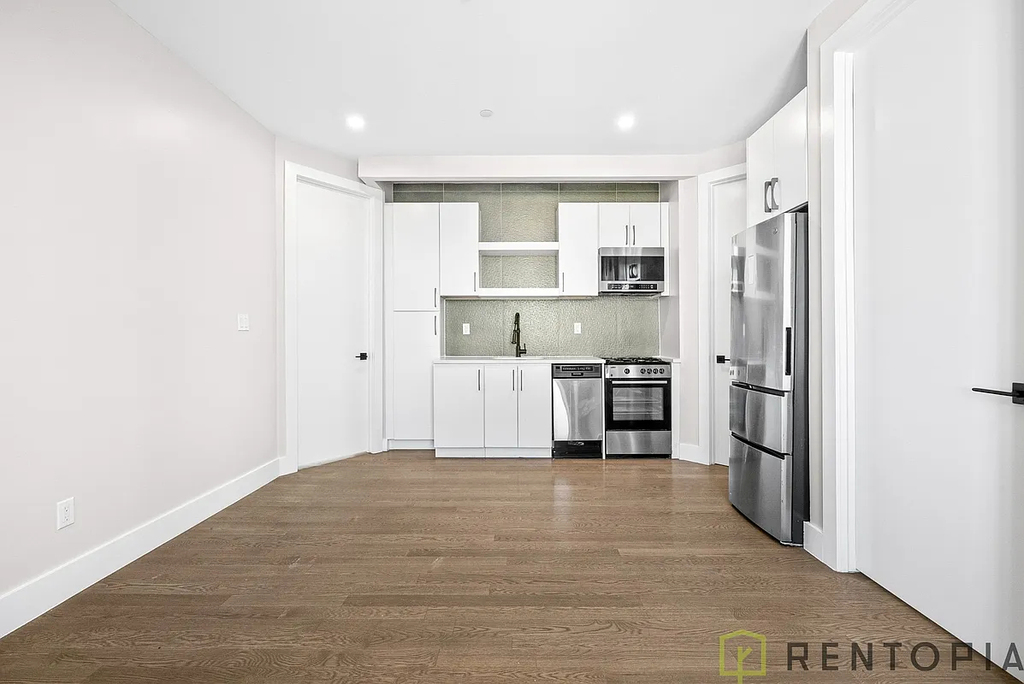90 Manhattan Avenue - Photo 0