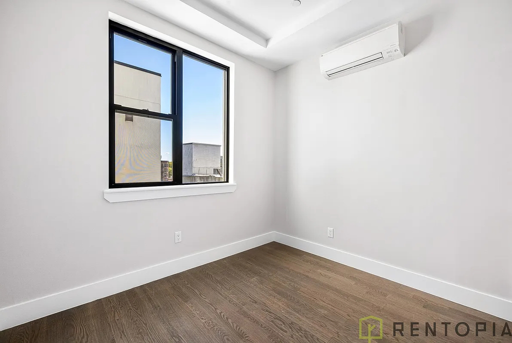 90 Manhattan Avenue - Photo 4