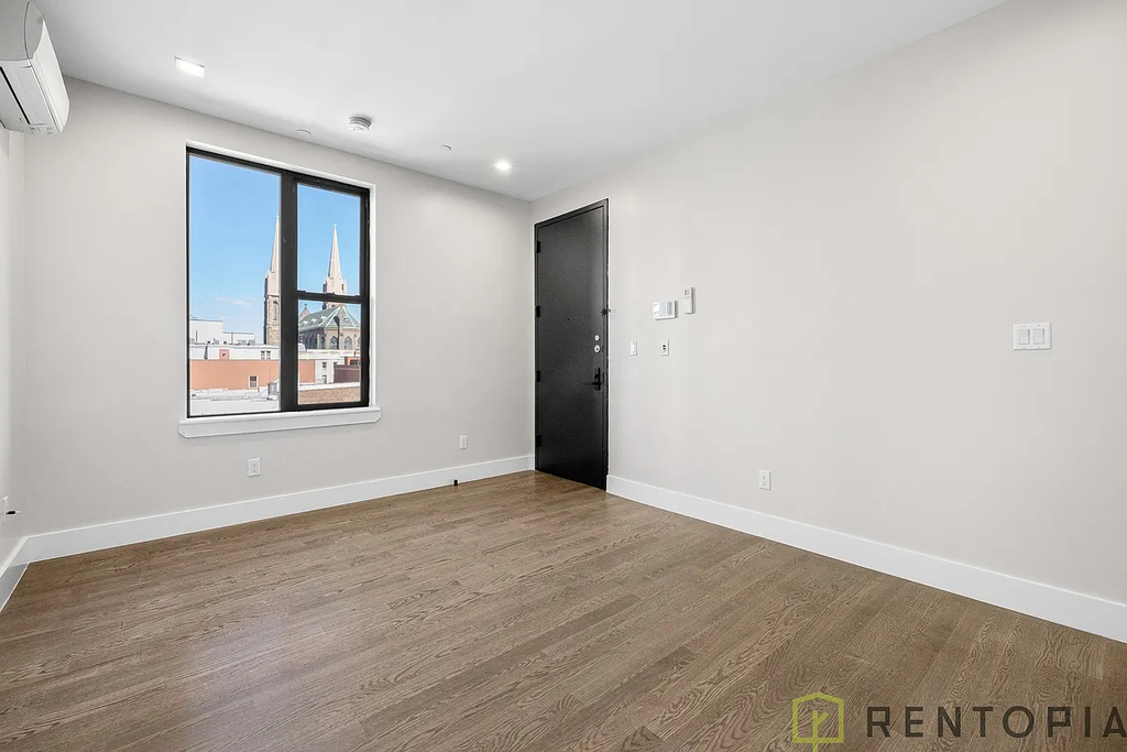 90 Manhattan Avenue - Photo 5