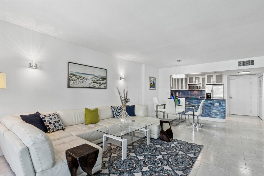 2301 Collins Avenue - Photo 6