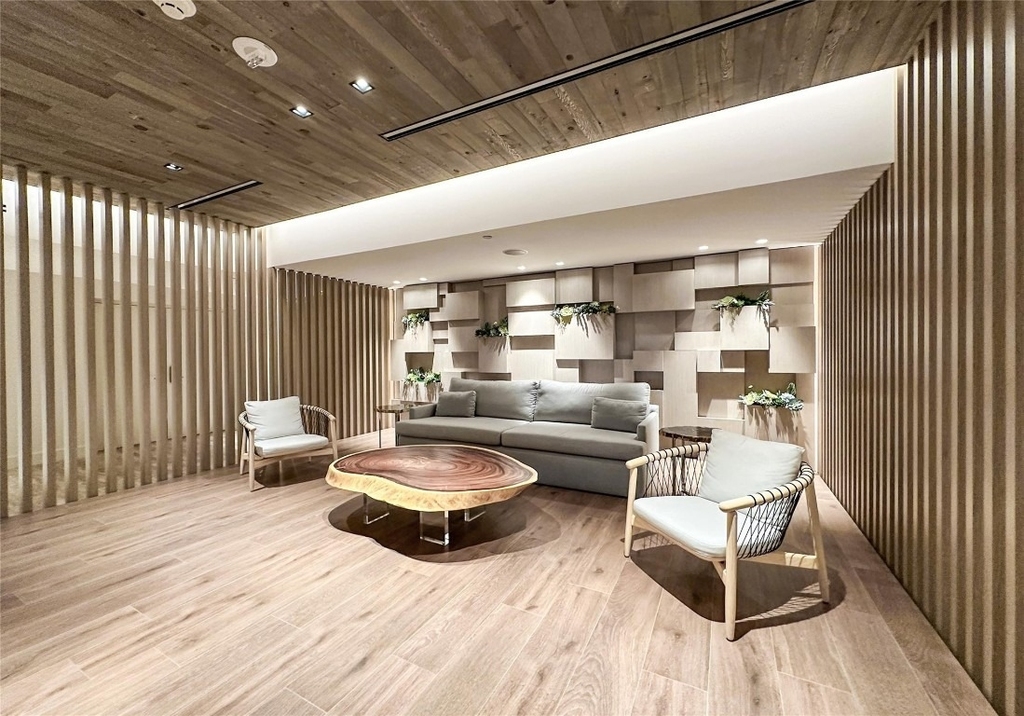 2301 Collins Avenue - Photo 3