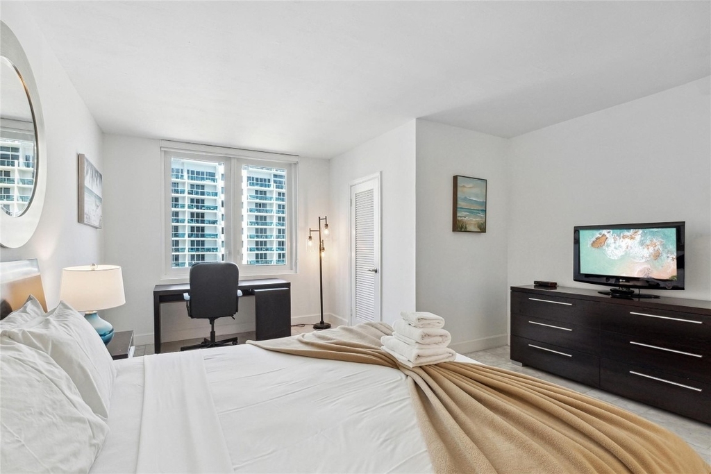 2301 Collins Avenue - Photo 8