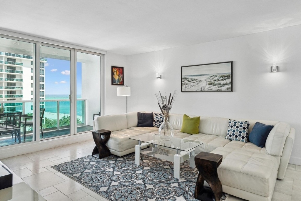2301 Collins Avenue - Photo 4