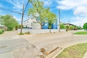 2202 N Peak Street - Photo 2
