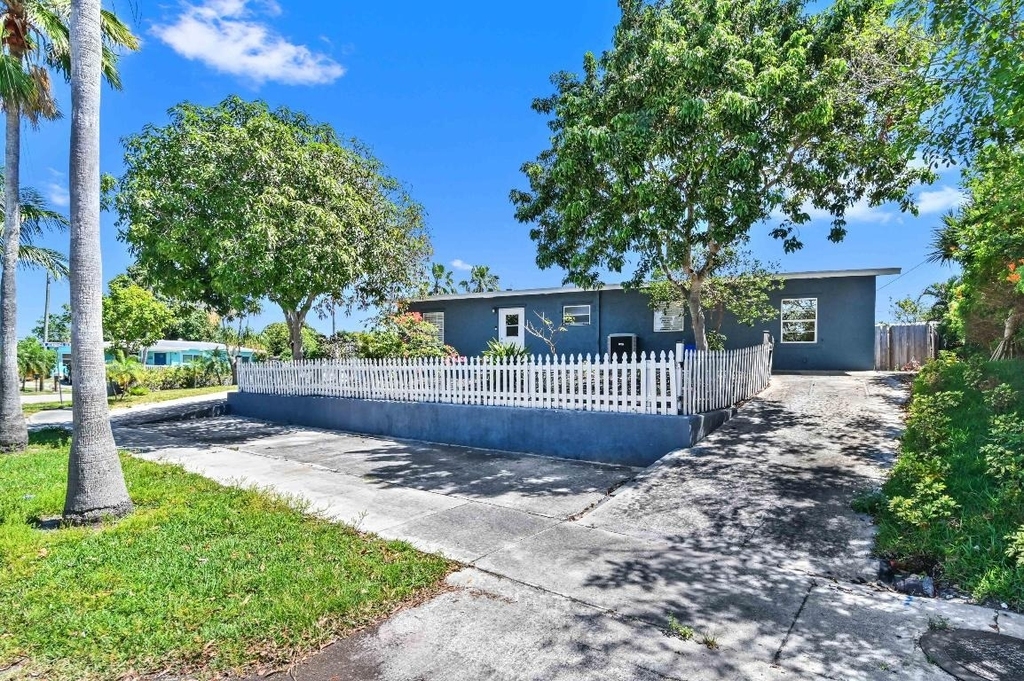 1032 W Jennings Street - Photo 0