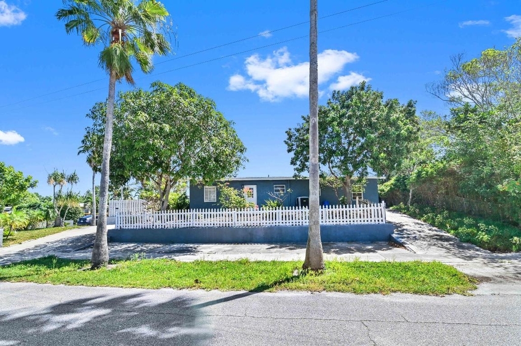 1032 W Jennings Street - Photo 1