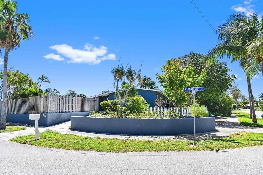 1032 W Jennings Street - Photo 2