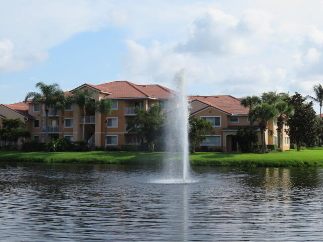 181 Sw Palm Drive - Photo 0