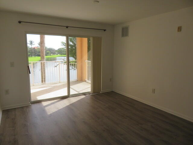 181 Sw Palm Drive - Photo 2
