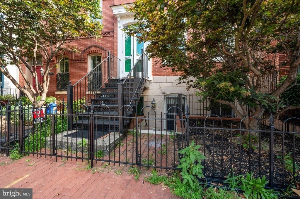 648 C Street Ne - Photo 1