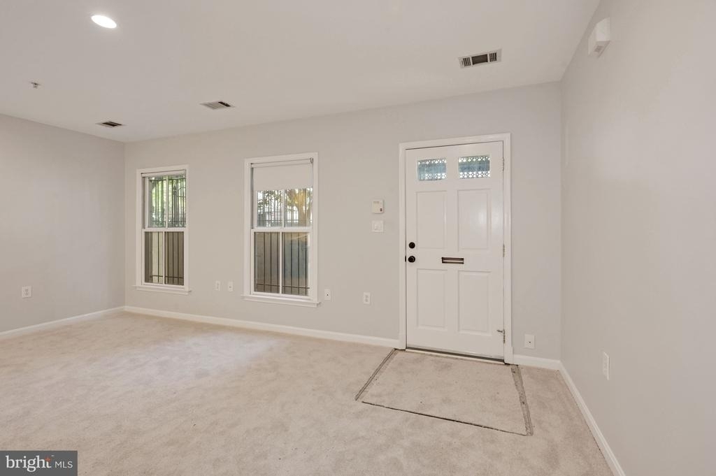 648 C Street Ne - Photo 3